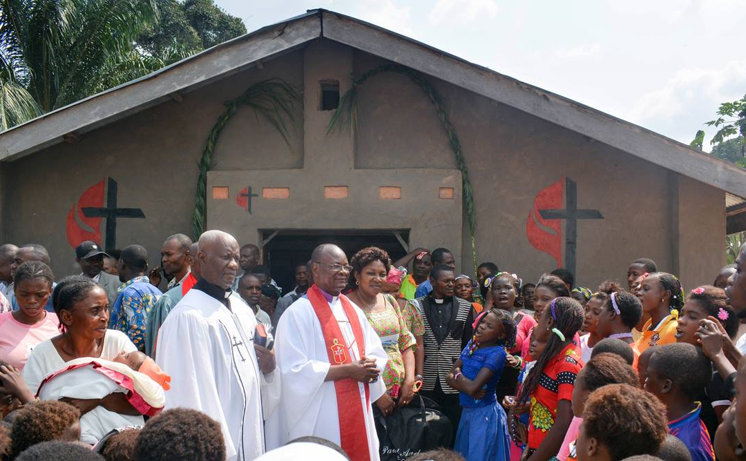 Rebuilding straw churches in eastern Congo