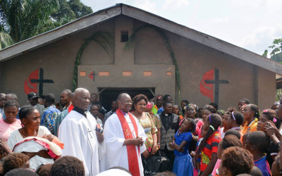 Rebuilding straw churches in eastern Congo